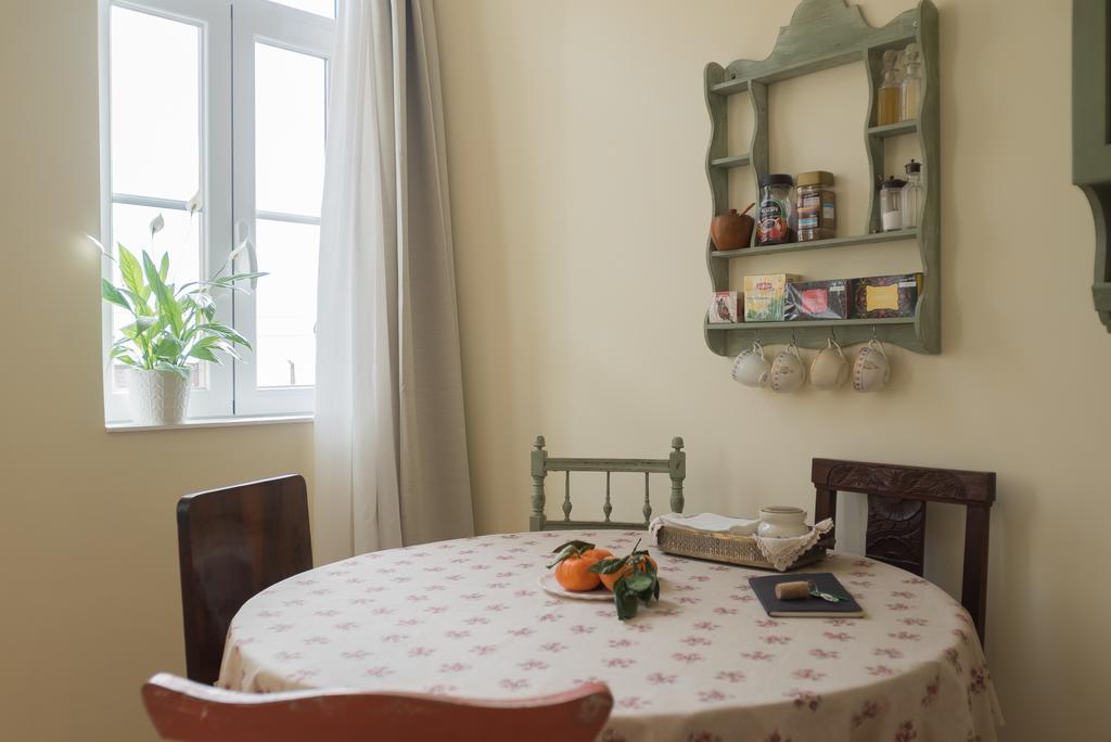 Little River View Triplex In Alfama Lisbon Exterior photo